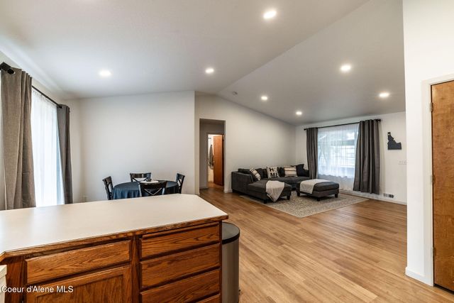 909 E 11TH AVE, Post Falls, ID 83854