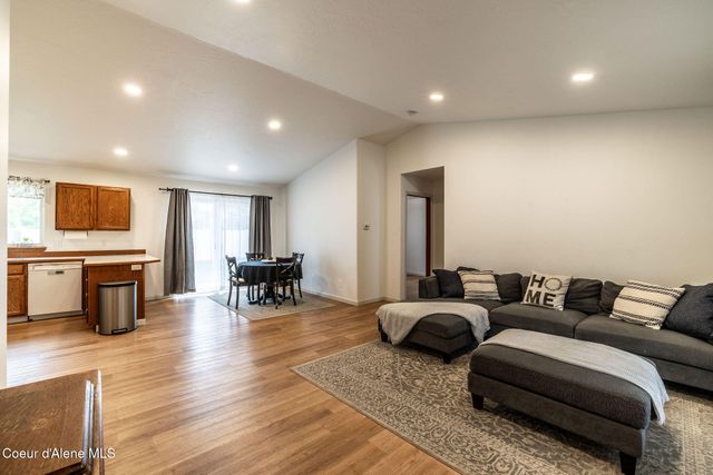 909 E 11TH AVE, Post Falls, ID 83854