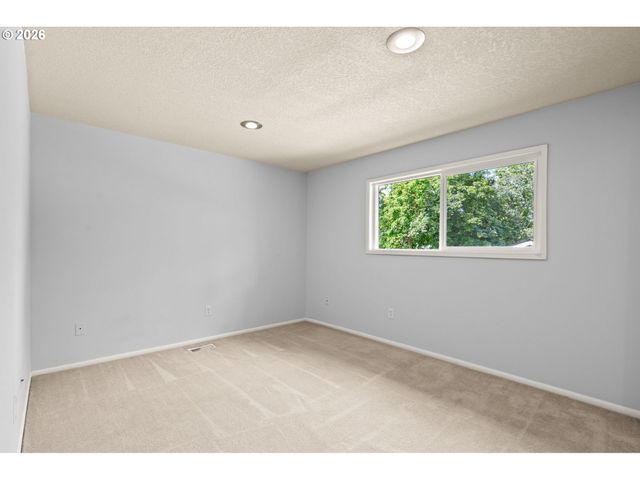 6595 Sw 207TH Ave, Beaverton, OR 97078