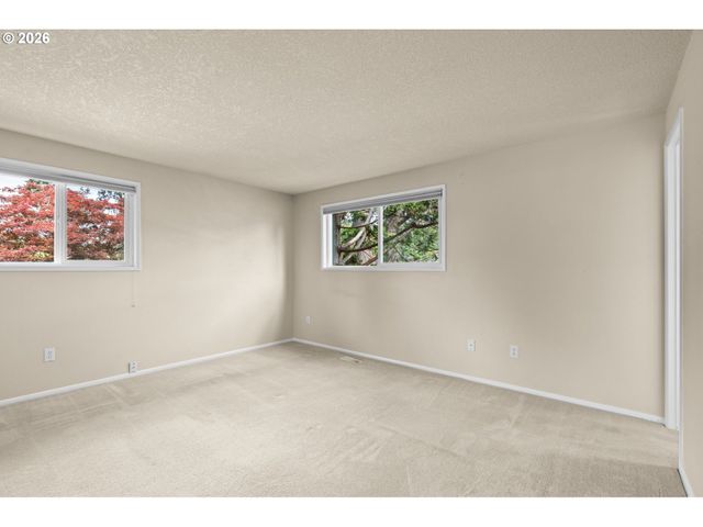 6595 Sw 207TH Ave, Beaverton, OR 97078