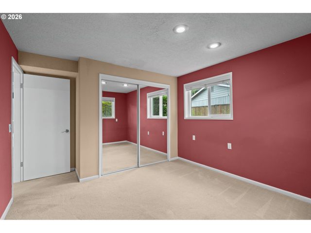 6595 Sw 207TH Ave, Beaverton, OR 97078