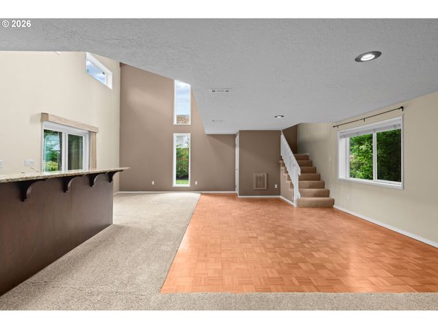 6595 Sw 207TH Ave, Beaverton, OR 97078