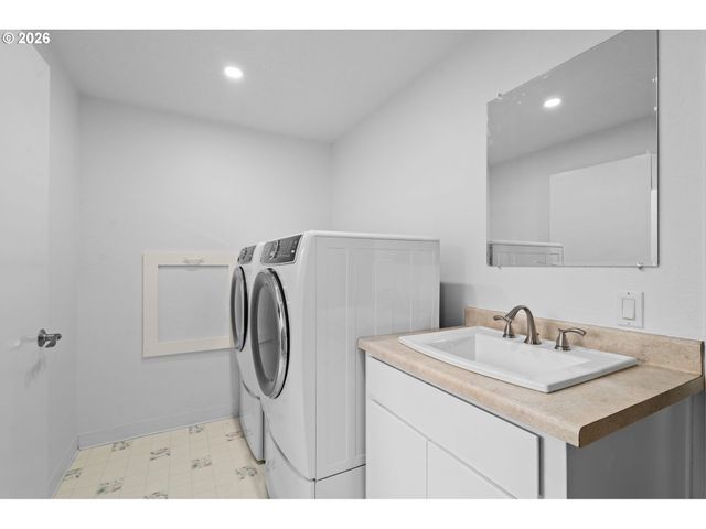 6595 Sw 207TH Ave, Beaverton, OR 97078