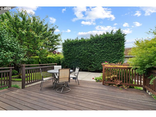 6595 Sw 207TH Ave, Beaverton, OR 97078
