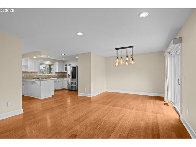 6595 Sw 207TH Ave, Beaverton, OR 97078