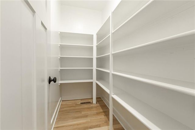 7350 NW Clore Drive, Parkville, MO 64152