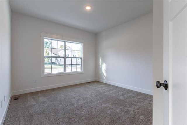 7350 NW Clore Drive, Parkville, MO 64152