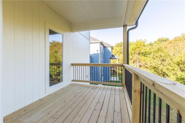 7350 NW Clore Drive, Parkville, MO 64152