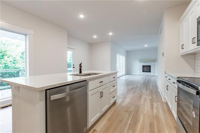 7350 NW Clore Drive, Parkville, MO 64152