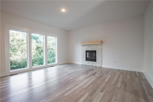 7350 NW Clore Drive, Parkville, MO 64152