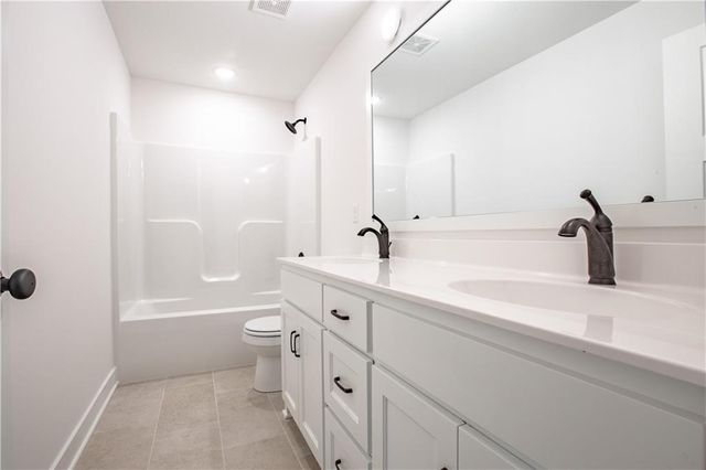 7350 NW Clore Drive, Parkville, MO 64152