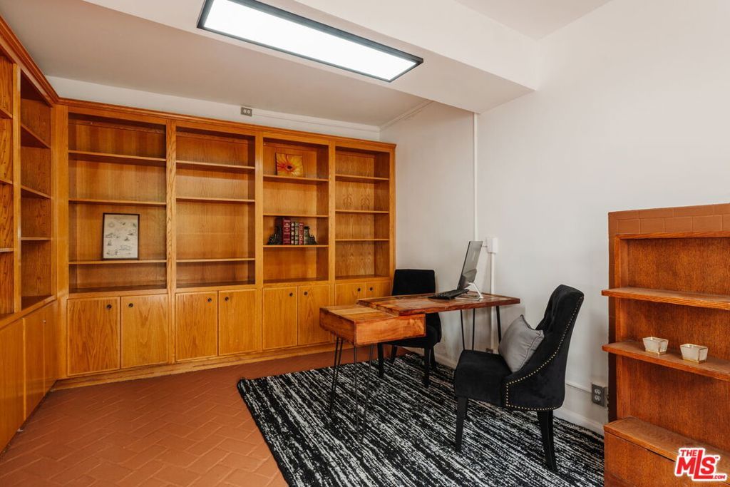 Image 25 of property listing at 3135 Minnesota Street, Los Angeles, CA 90031