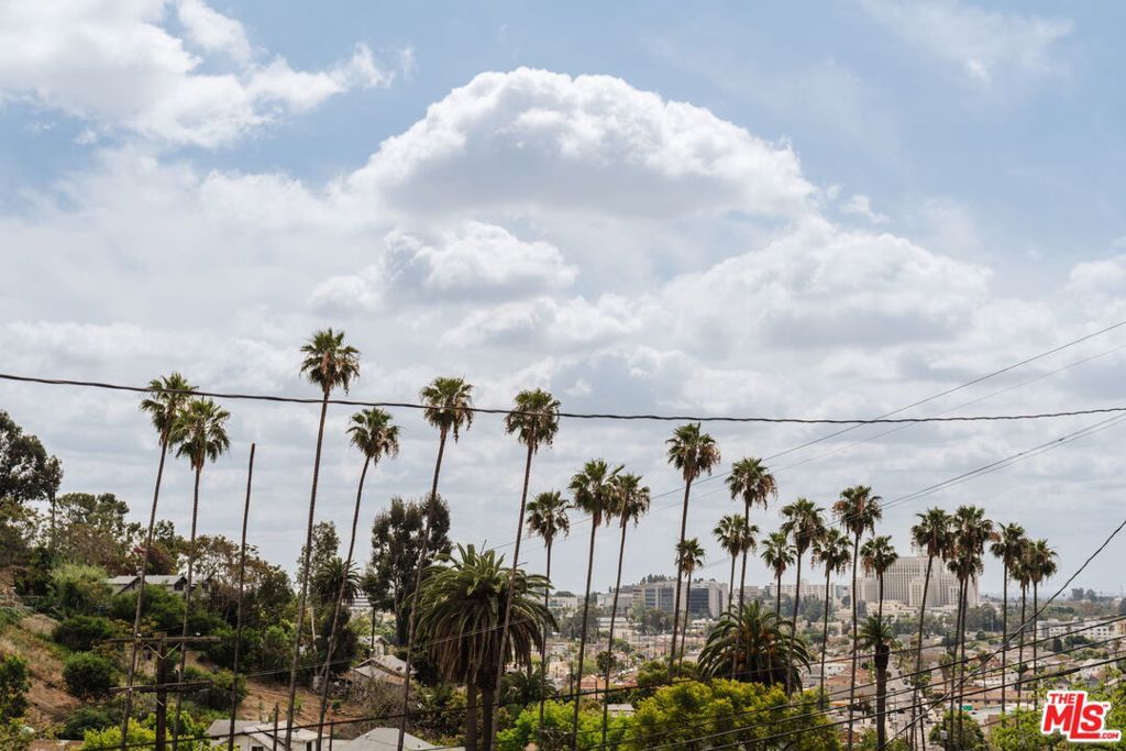 Image 29 of property listing at 3135 Minnesota Street, Los Angeles, CA 90031