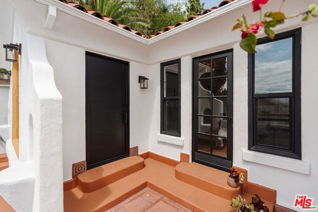 Image 3 of property listing at 3135 Minnesota Street, Los Angeles, CA 90031