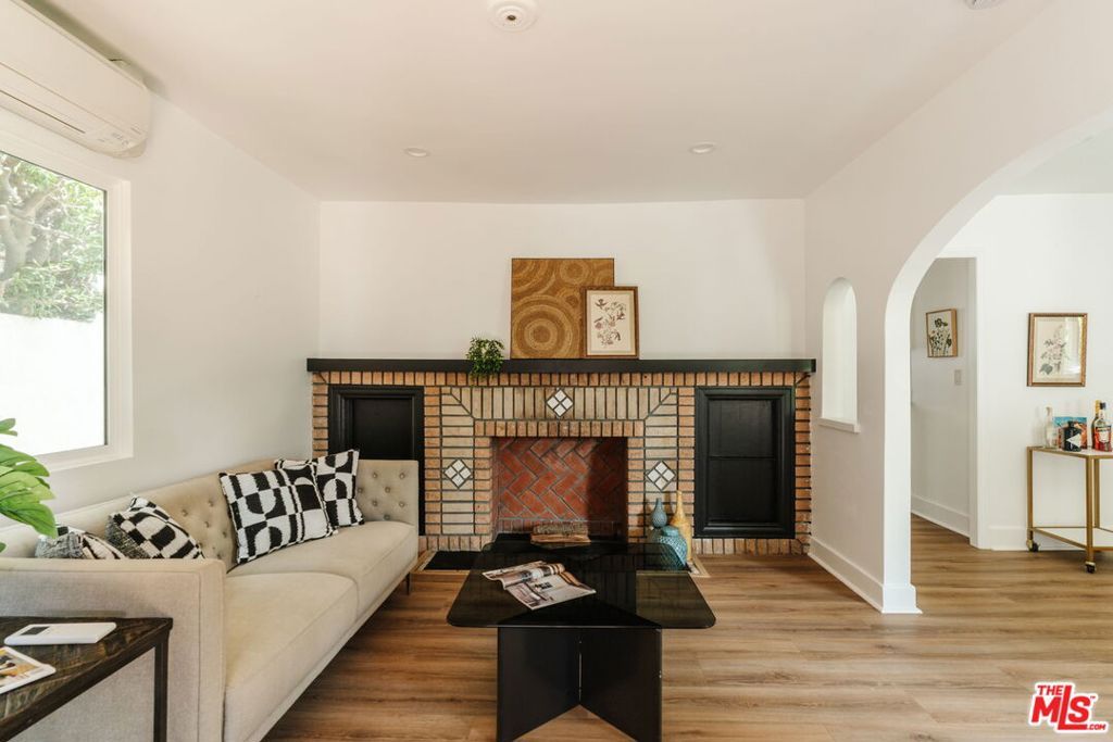 Image 33 of property listing at 3135 Minnesota Street, Los Angeles, CA 90031