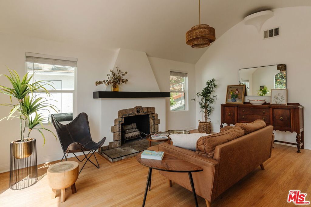 Image 4 of property listing at 3135 Minnesota Street, Los Angeles, CA 90031