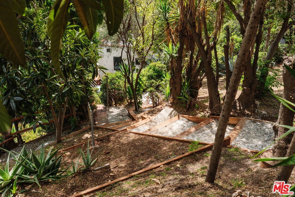 Image 55 of property listing at 3135 Minnesota Street, Los Angeles, CA 90031