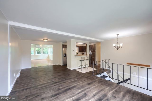 102 DOGWOOD DR, Dover, PA 17315