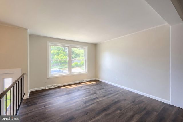 102 DOGWOOD DR, Dover, PA 17315