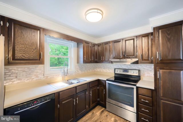 102 DOGWOOD DR, Dover, PA 17315