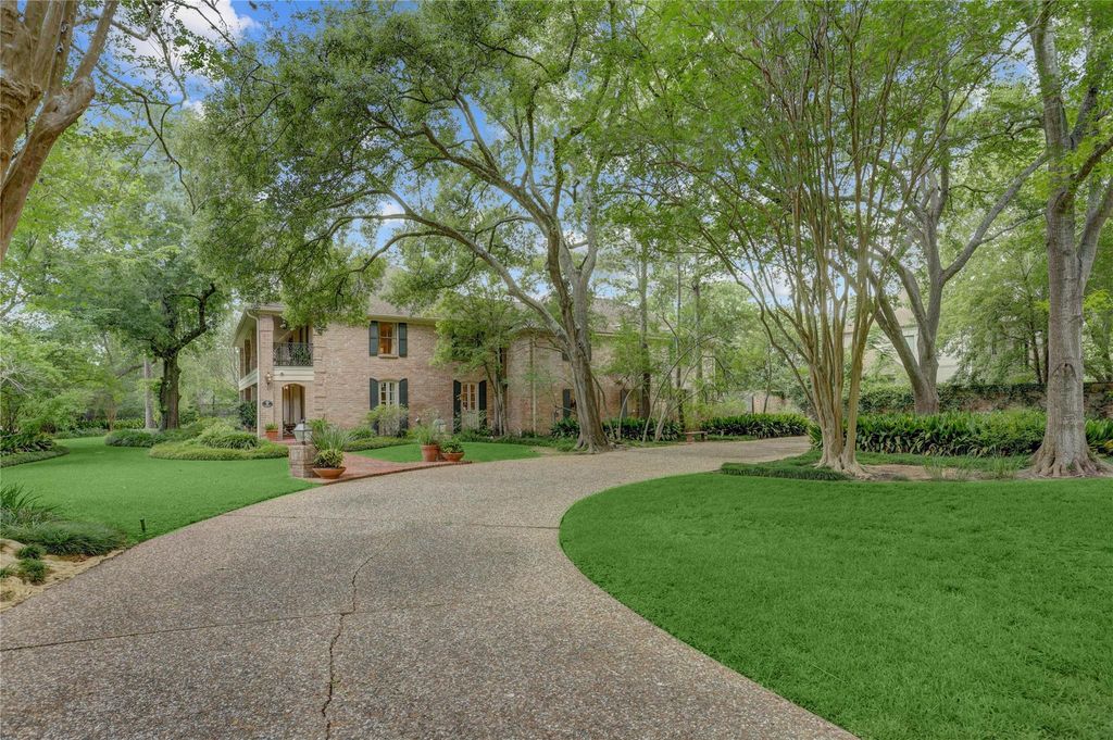 1 Stayton Circle, Piney Point Village, TX 77024