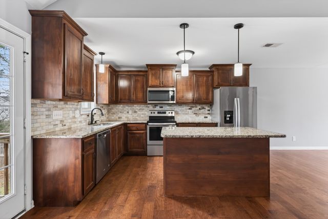 1684 Putnum Dr, Clarksville, TN 37042