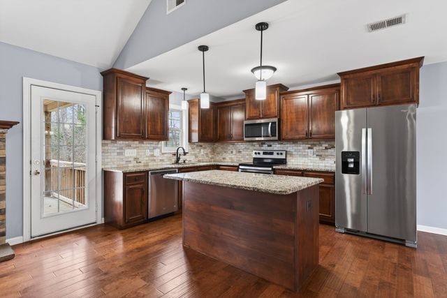 1684 Putnum Dr, Clarksville, TN 37042