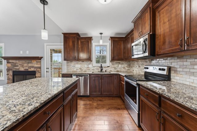 1684 Putnum Dr, Clarksville, TN 37042