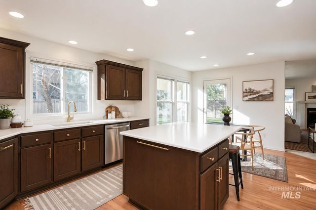 8037 W Innsbrook Ct, Boise, ID 83704
