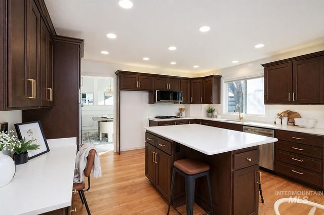 8037 W Innsbrook Ct, Boise, ID 83704