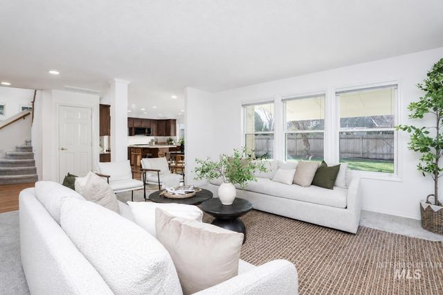 8037 W Innsbrook Ct, Boise, ID 83704