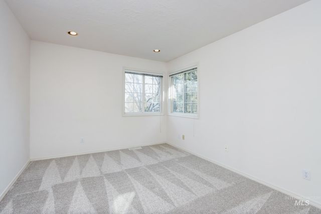 8037 W Innsbrook Ct, Boise, ID 83704