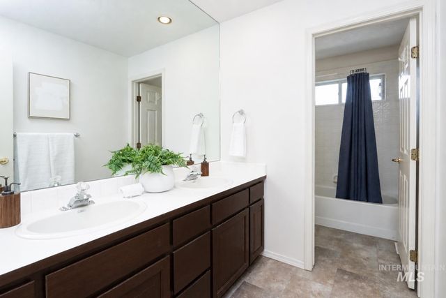 8037 W Innsbrook Ct, Boise, ID 83704
