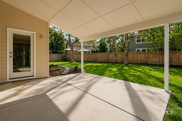 8037 W Innsbrook Ct, Boise, ID 83704