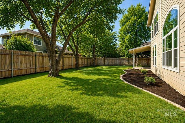 8037 W Innsbrook Ct, Boise, ID 83704