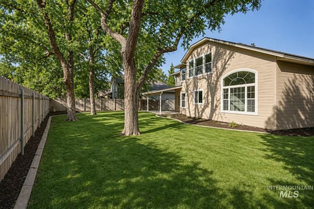 8037 W Innsbrook Ct, Boise, ID 83704