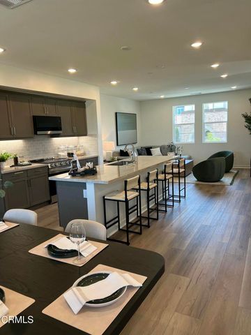 533 Via Vallarta, Camarillo, CA 93012