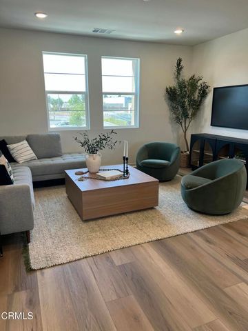 533 Via Vallarta, Camarillo, CA 93012