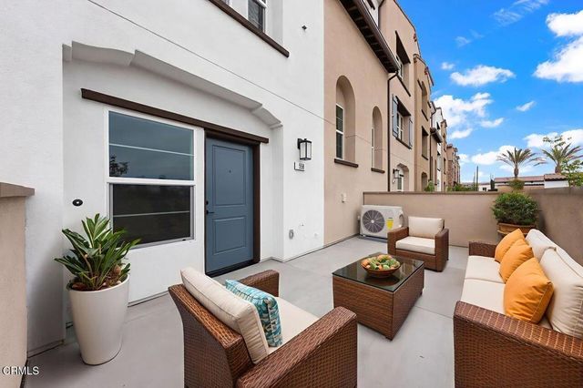 533 Via Vallarta, Camarillo, CA 93012