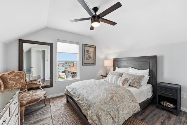 16710 Cabeza De Vaca, Jamaica Beach, TX 77554