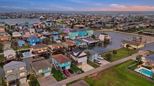 16710 Cabeza De Vaca, Jamaica Beach, TX 77554