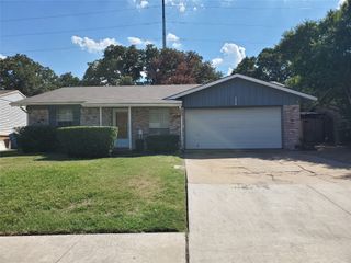 254 Oakwood Lane, Lewisville, TX 75067