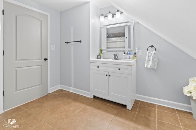 1318 S 6th Avenue, Maywood, IL 60153