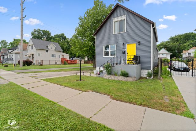 1318 S 6th Avenue, Maywood, IL 60153