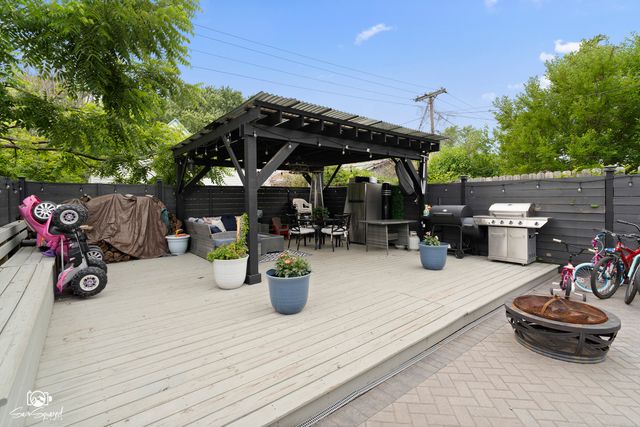 1318 S 6th Avenue, Maywood, IL 60153