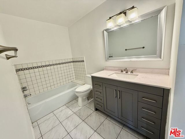 5600 Kensington Way 210, Culver City, CA 90230