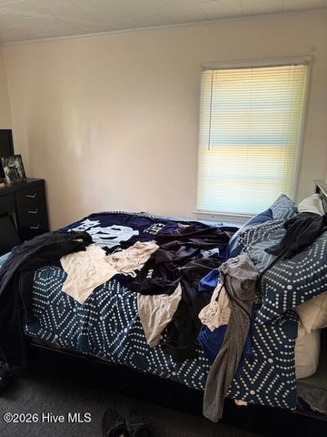 1657 W New York Avenue, Southern Pines, NC 28387