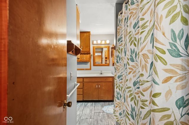 619 Falcon Drive, Columbus, IN 47201