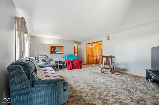 619 Falcon Drive, Columbus, IN 47201