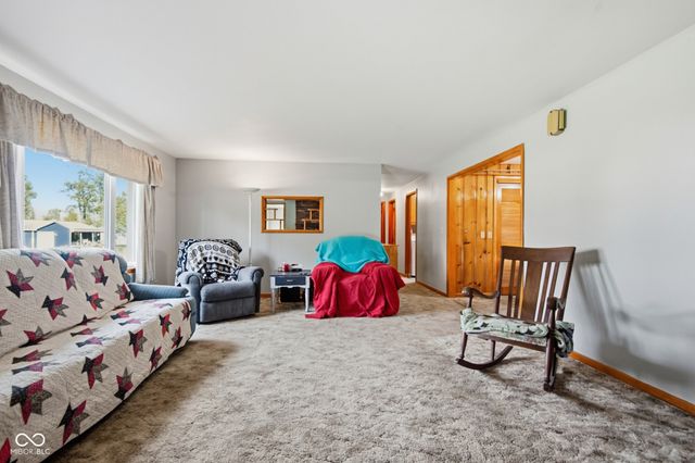 619 Falcon Drive, Columbus, IN 47201